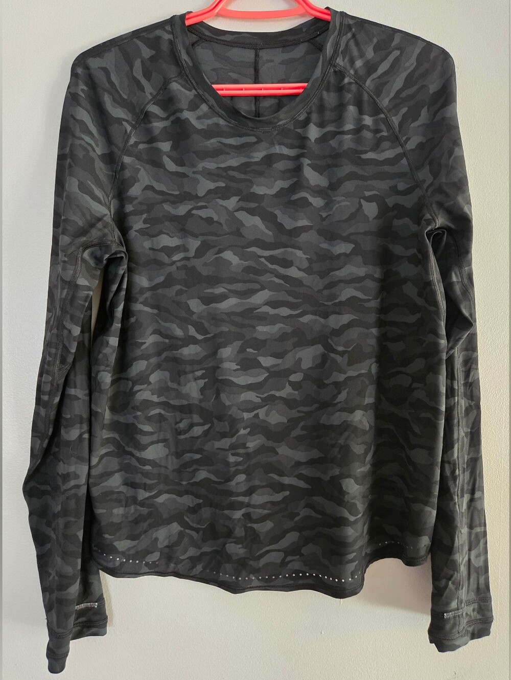Lululemon Rise And Run Long Sleeve Sequoia Camo Print Deep Coal Black Size 8?